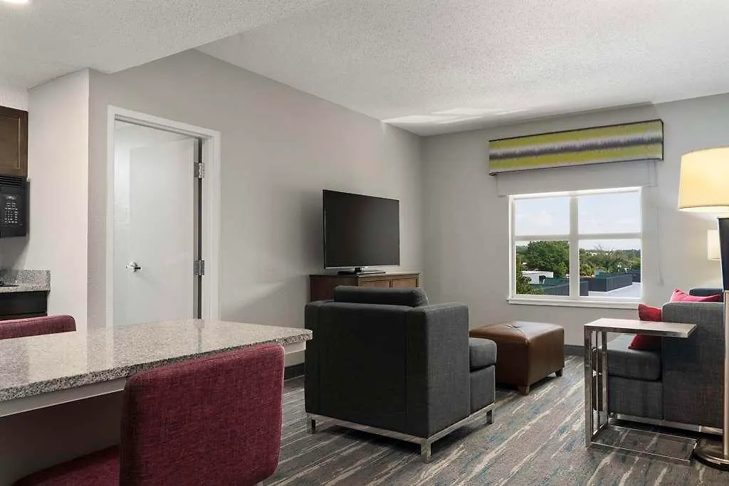 Hampton Inn & Suites Newport News-Airport - Oyster Point Area