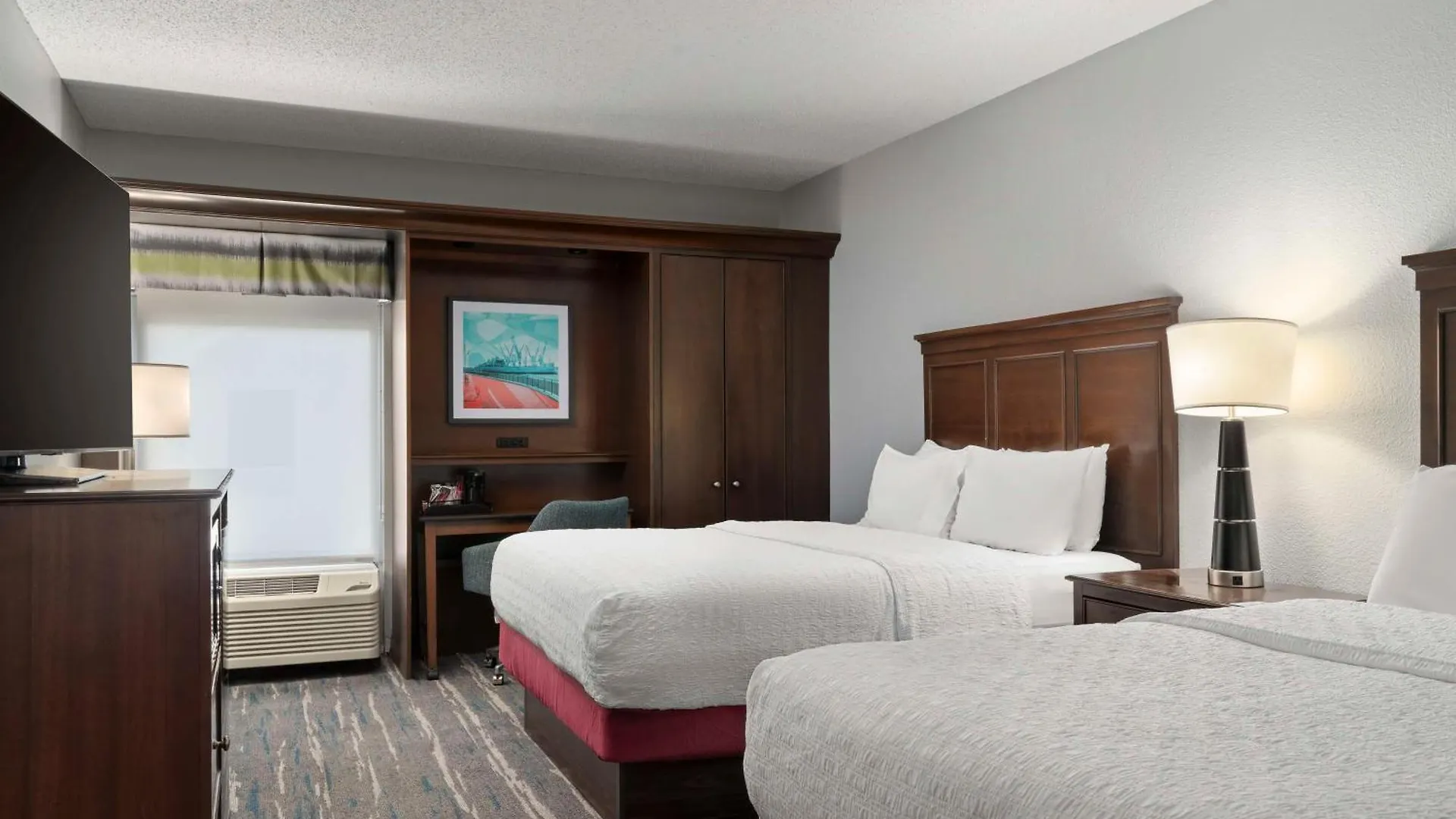 Hampton Inn & Suites Newport News-Airport - Oyster Point Area