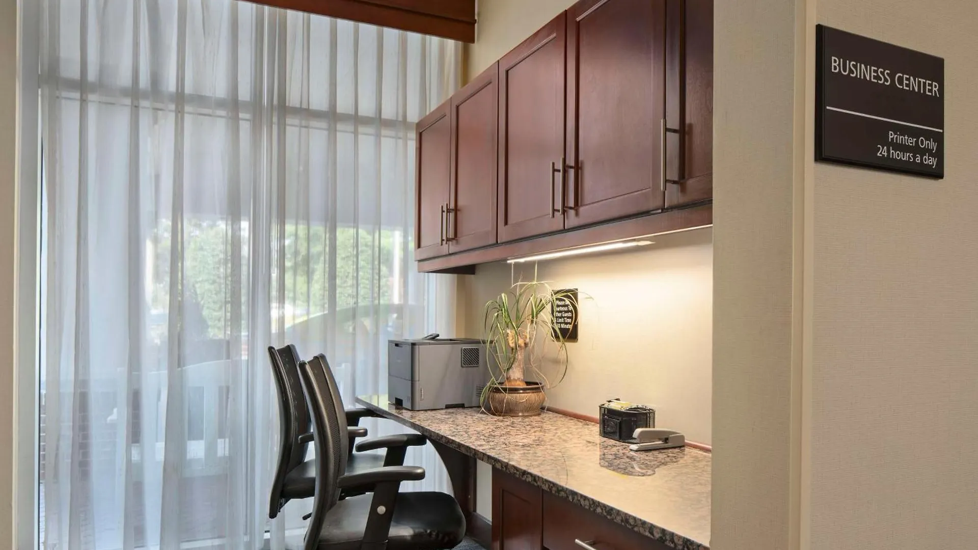 Hampton Inn & Suites Newport News-Airport - Oyster Point Area Hotel