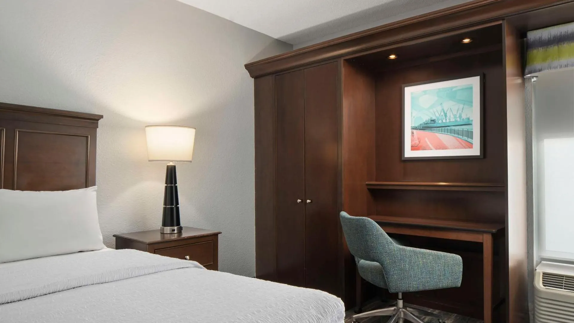 Hotel Hampton Inn & Suites Newport News-Airport - Oyster Point Area