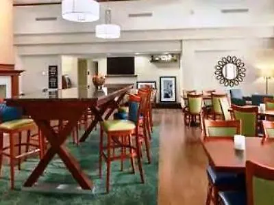 Hampton Inn & Suites Newport News-Airport - Oyster Point Area Hotel