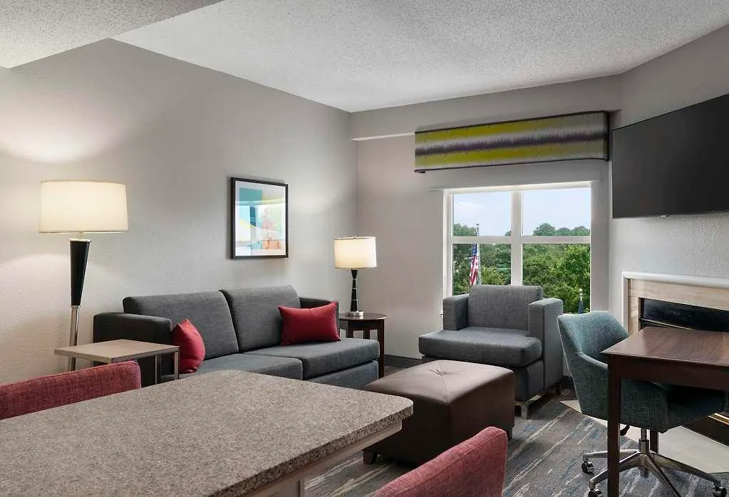 Hampton Inn & Suites Newport News-Airport - Oyster Point Area 3*,  USA