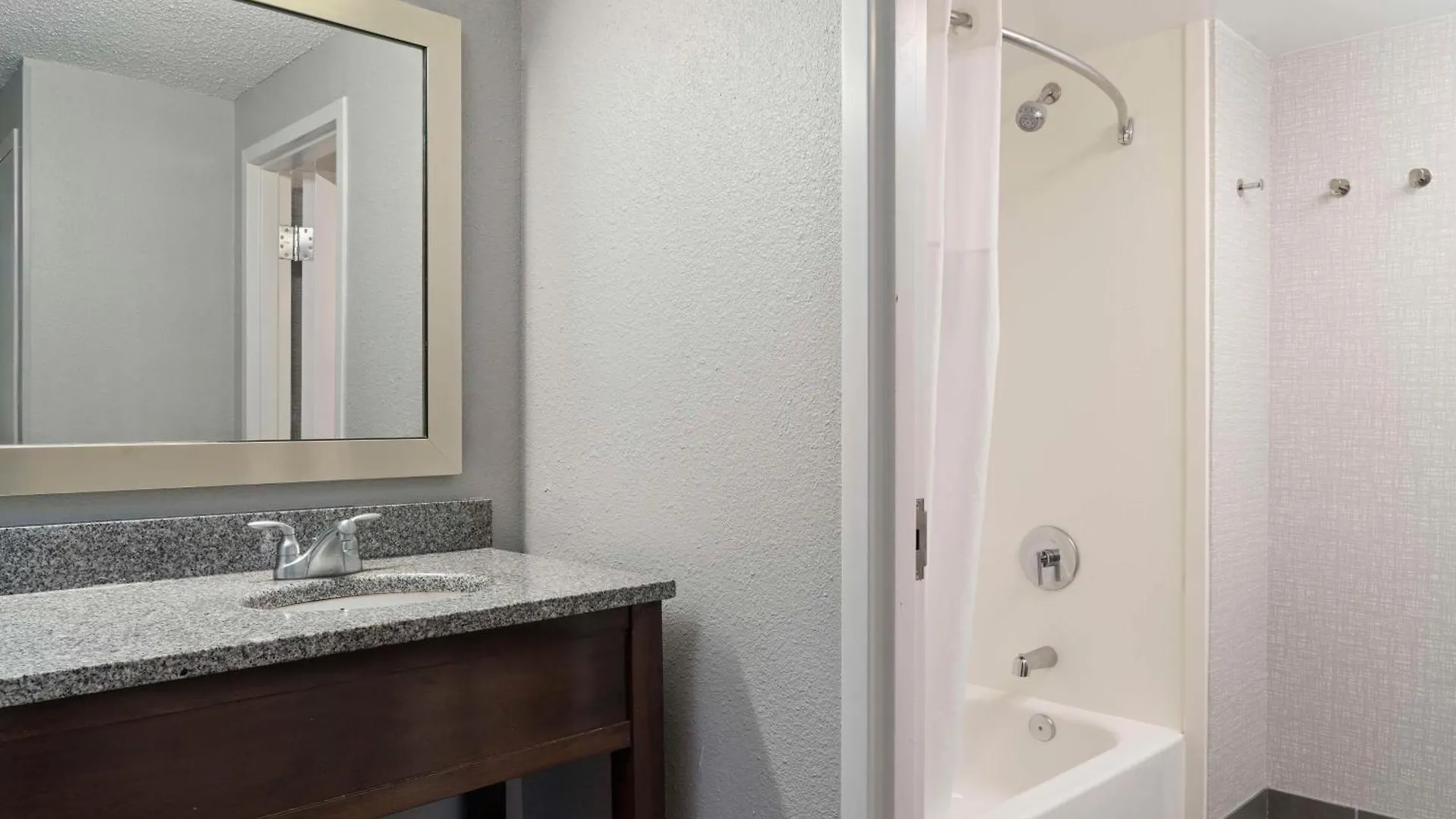 Hampton Inn & Suites Newport News-Airport - Oyster Point Area USA